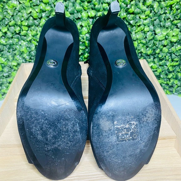 Michael Kors booties, used in great condition. - Picture 4 of 4